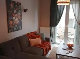 Central Artistic 2-Bedroom Apartment 79sqm