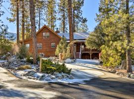 Pine Mountain Club Log Home with Deck and Grill!，位于Pine Mountain Club的酒店