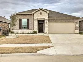 Sleek Fort Worth Home w/ Patio - Pets Welcome!
