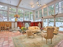 Spacious Hawley Villa 1 Mi to Lake Wallenpaupack，位于霍利的度假短租房