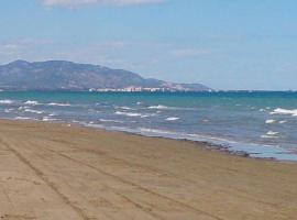 Bajo con gran terraza en Ribera de Cabanes，位于卡瓦内斯的酒店