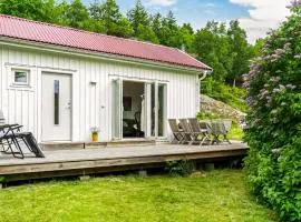 2 Bedroom Gorgeous Home In Ellös