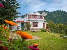 StayVista at Sunshine Estate Serene 2BR Pet Friendly Villa in Chail with view