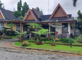 Pirerukafu Villa's - Villa Tipe Thailand di Kota Bunga Puncak，位于Cimacan的度假短租房