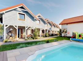 Awesome Home In Karwia With Outdoor Swimming Pool，位于卡尔维亚的酒店
