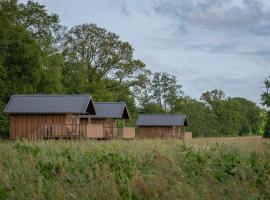 Composite lodges with shared space in Drenthe，位于鲁茵乌尔德的酒店