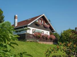 Holiday home in Altenfeld Thuringia with garden，位于Altenfeld的酒店