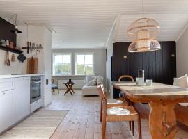 Lovely, bright apartment overlooking nature，位于菲斯克拜克希尔的酒店