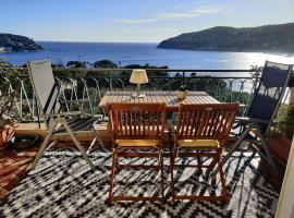 Vintage flat on Villefranche bay - free car park，位于滨海自由城的酒店