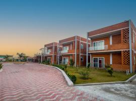 InnBox Farmstay - Rajpura Punjab，位于Banūr的酒店