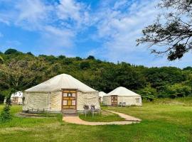 直島町ふるさと海の家 つつじ荘 -SeaSide Park Stay Tsutsujiso-，位于直岛町的酒店