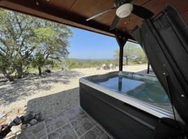 Ranchito Cabin in Hondo，位于Hondo的酒店