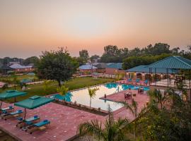 Aangan Resort Ranthambhore - A Private Pool Villa，位于Khilchipur的带泳池的酒店