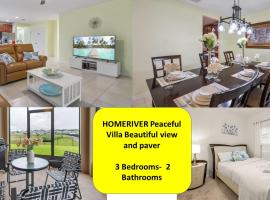 Peaceful 3 bedrooms villa with Beautiful view and paver，位于达文波特的带按摩浴缸的酒店