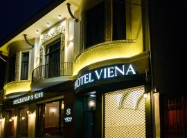 HOTEL VIENA，位于萨图马雷Gradina Romei Park附近的酒店