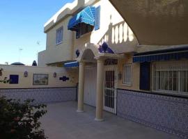 HOLIDAY CHALET BENIDORM，位于贝尼多姆的酒店