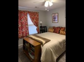 Cozy Stay in Kc Area，位于欧弗兰帕克的酒店