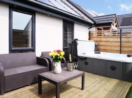 Hoxne Cottages - Daisy Cottage with private hot tub，位于约克的酒店