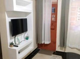 Spacious studio near highway，位于Kinoo的酒店