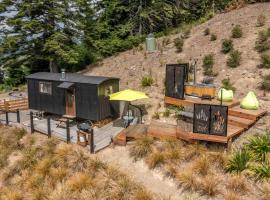 The Shepherds Hut - boutique retreat.，位于汉默温泉的酒店