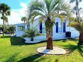 Beachside home, less than 500 steps to beach, oasis yard