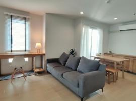 Cozy 1-bedroom condo close to MRT near JJ market，位于Bang Su的酒店