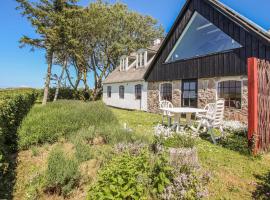 Awesome Home In Samsø With Kitchen，位于Onsbjerg的带按摩浴缸的酒店