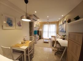 RELOhomes Serviced Apartment，位于孟买加特科帕R城购物中心附近的酒店