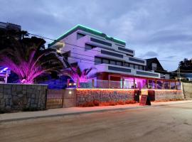 Dharma Hotel Lounge Restobar，位于埃尔基斯科的酒店