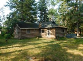 O Me, O Mio Cabin near the AuSable River，位于Mio的酒店