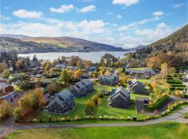 Mains of Taymouth Country Estate 5* Houses，位于肯莫尔的酒店