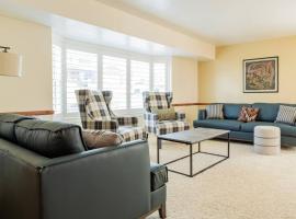 Spacious Stay near Airport, Downtown & Ski Resorts，位于North Salt Lake的酒店