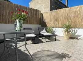 Centre Carcassonne apartment with private sunny terrace