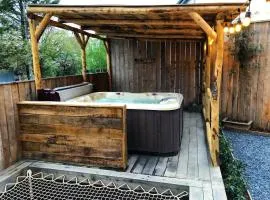Unique holiday home in Bastogne with bubble bath
