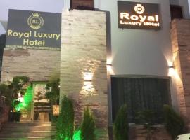 Royal Luxury Hotel Lahore，位于拉合尔阿拉马·伊克巴勒国际机场 - LHE附近的酒店