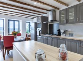 Terre d'Emeraude - Charmante maison avec sauna，位于Vosbles的酒店