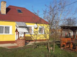 Akácvirág Vendégház，位于Ács的酒店