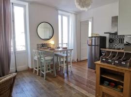 Appartement dans une villa au cœur de la ville，位于巴斯洛内特的公寓