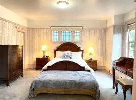 Parlor Suite in Heritage Manor, Fairfield, near DT