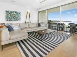 Strangeways Stays -Slps 10 4 Bdrm Oceanview，位于埃利奥特港的酒店