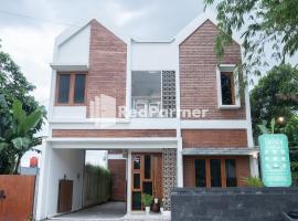 Twin House near UII Yogyakarta Mitra RedDoorz，位于日惹的酒店