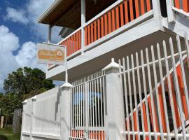 Christina's Guest House OFFICIAL，位于小玉米岛的酒店