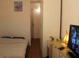 Nice studio in the heart of Sceaux，位于国玺的酒店