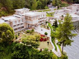 Portola Grand Renggali Hotel Takengon，位于Takengon的酒店