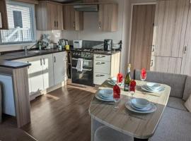 Sleeps 6 Modern and bright Caravan Littlesea Haven Weymouth，位于韦茅斯的度假园