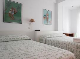 Pension Angelines, Sneuu Hostel Santander，位于桑坦德的酒店