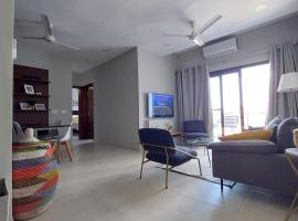 Superbly Modern and Airy Two Bedroom Seaside Apartment with Balcony，位于Bijilo的酒店