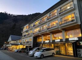 精进湖大酒店，位于富士河口湖本栖湖附近的酒店