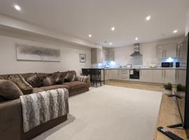 Stunning 2-Bed Apartment in Stevenage, Sleeps 5 with free Private Parking，位于斯蒂夫尼奇的酒店