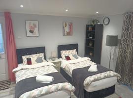 Brand New Cosy Apartment 3 Sleep, Garden access Free Wi-Fi & Parking，位于纽波特Newport Magistrates Court附近的酒店